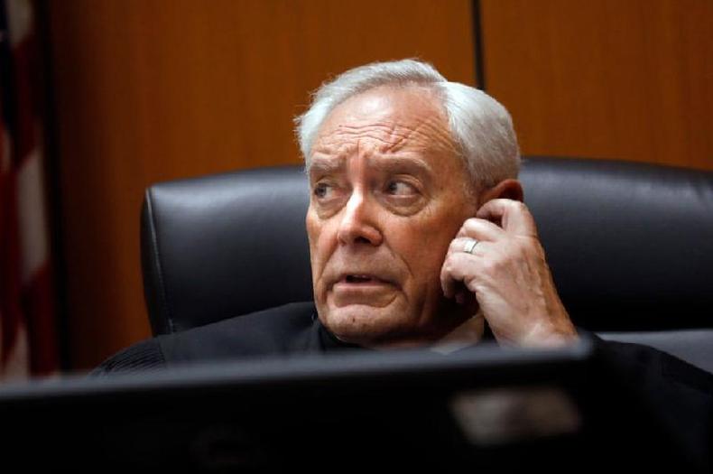 O juiz do Tribunal Superior do condado de Los Angeles Ronald S. Coen