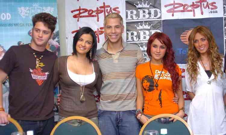 Cristian, Mayte, Christoffer, Dulce Maria e Anahi, do RBD