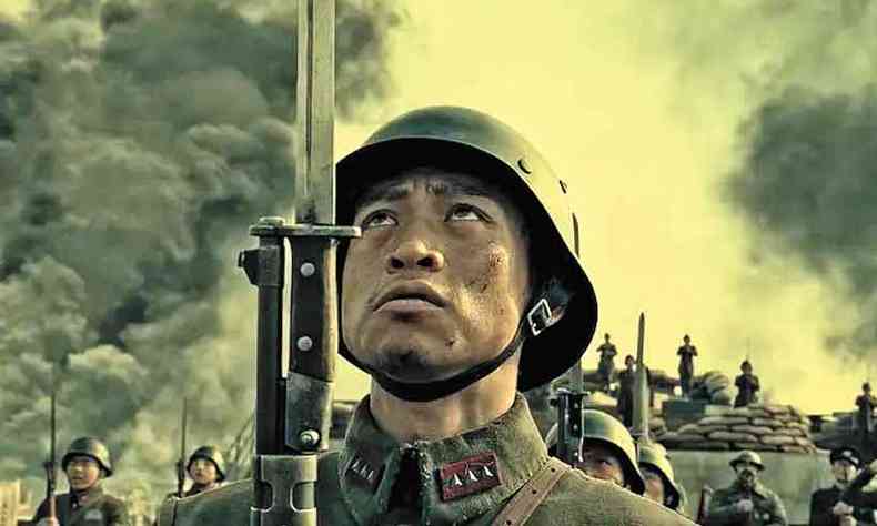 Com Hollywood tremendamente impactada pela pandemia, a China assumiu a liderana do mercado cinematogrfico, com filmes como The eight hundred, maior bilheteria de 2020(foto: Huay Brothers/divulgao)