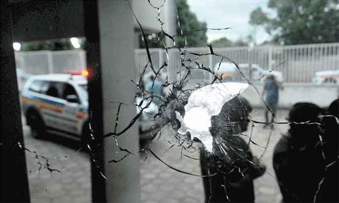 Cena de ataque a caixa eletrônico em Pompéu, que resultou na morte de um policial e um civil: os explosivos são a principal arma nesse tipo de crime (foto: Leandro Couri/EM/DA Press - 5/12/17) Cena de ataque a caixa eletrônico em Pompéu, que resultou na morte de um policial e um civil: os explosivos são a principal arma nesse tipo de crime (foto: Leandro Couri/EM/DA Press - 5/12/17)
