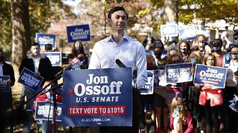 Democrata Jon Ossoff concorre contra republicano David Perdue, que tenta reeleio(foto: CHRIS ALUKA BERRY/EPA)