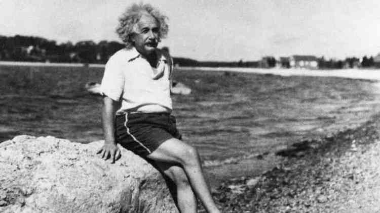 Einstein em praia no Estado de Nova York 