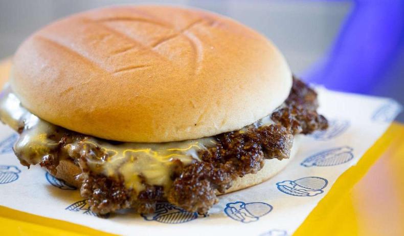 Cheeseburguer (Po tostado, smash 80g e minerican cheese) R$18,90 