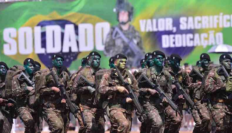 Cerimnia de Dia do Soldado rene autoridades no no Quartel-General, em Braslia