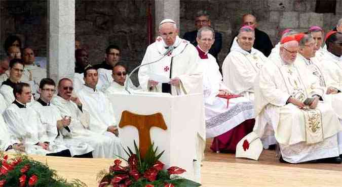 Papa durante cerimnia na cidade onde nasceu So Francisco(foto: REUTERS/Giampiero Sposito )