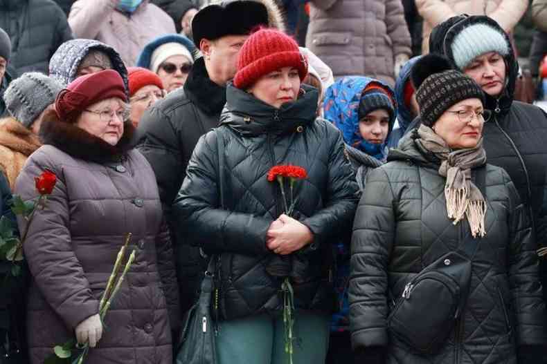 Cerca de 200 pessoas se reuniram, anteontem, para homenagear os mortos em Samara (centro), de onde eram originrios alguns dos soldados falecidos