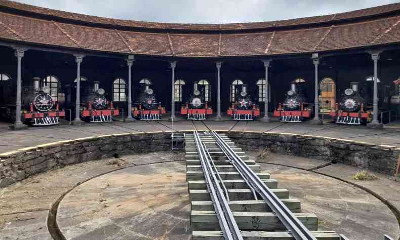 Na foto, Rotunda de So Joo del-Rei, com diversas locomotivas em exposio