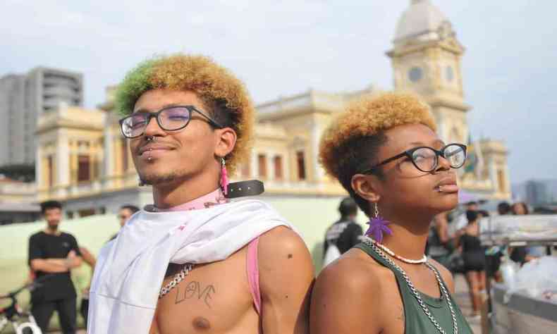 Os amigos Miguel Siqueira e Mavis Silva na concentrao da Marcha da Maconha 