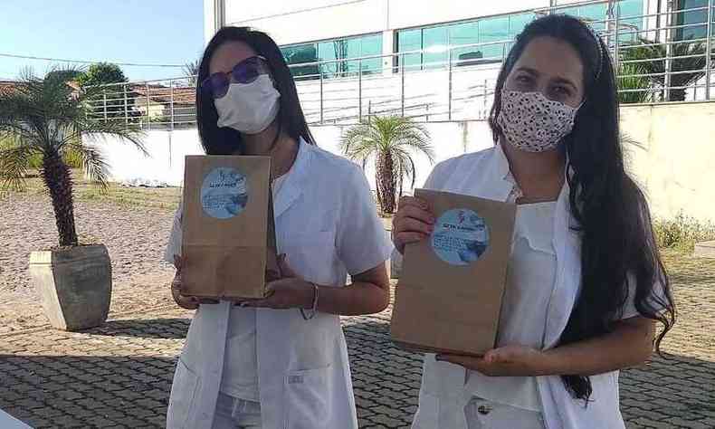 Colaboradores da campanha recebem lanches doados por empresas nos locais de vacinao(foto: Prefeitura de Sete Lagoas/Ascom/Divulgao)
