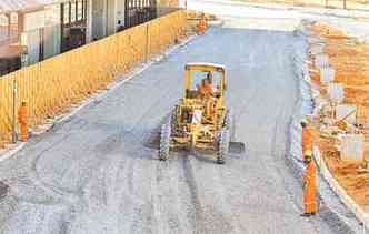 Procedimentos no estacionamento comearam h 12 meses, mas apenas o equivalente de trs meses de trabalhos foram concludos(foto: FOTOS: MARCOS MICHELIN/EM/D.A PRESS - 5/7/12)