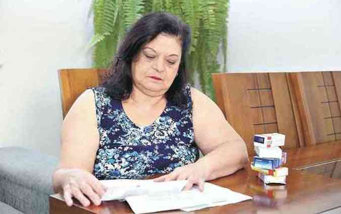 Só com a ajuda do filho: Jane Machado recebe R$ 678 do INSS e desembolsa R$ 1.431 com remédios(foto: Ramon Lisboa/EM/DA PRESS)