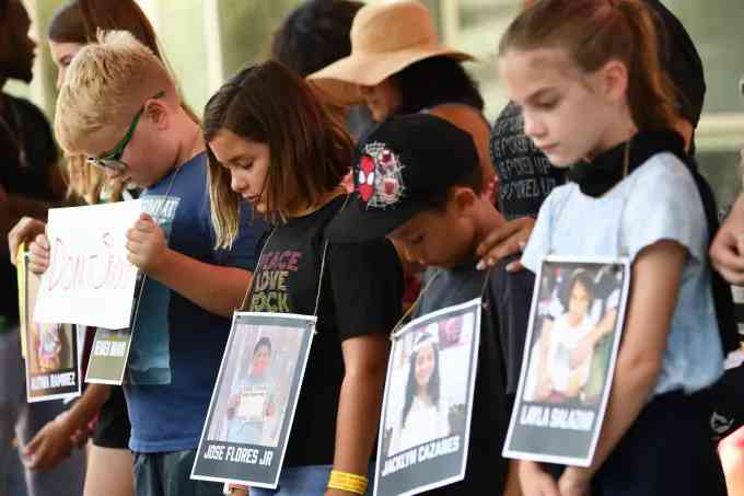  Como se desenrolou o massacre da escola no Texas 