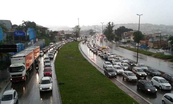 Volumes de chuva no mês de março já estão próximos de ultrapassar a média história da Defesa Civil para BH (foto: Guilherme Paranaíba/ EM/ D.A Press ) Volumes de chuva no mês de março já estão próximos de ultrapassar a média história da Defesa Civil para BH (foto: Guilherme Paranaíba/ EM/ D.A Press )