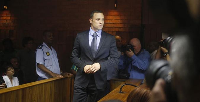 Pistorius, apaixonado por armas, tambm foi indiciado por posse ilegal de munies(foto: REUTERS/Mike Hutchings )