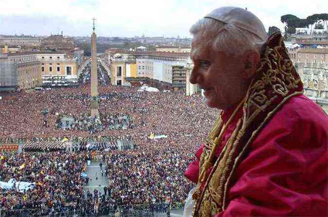 Bento XVI deixou o Vaticano e segue recluso em Castel Gandolfo, residncia de vero dos papas(foto: AFP PHOTO POOL Osservatore Romano Arturo Mari)