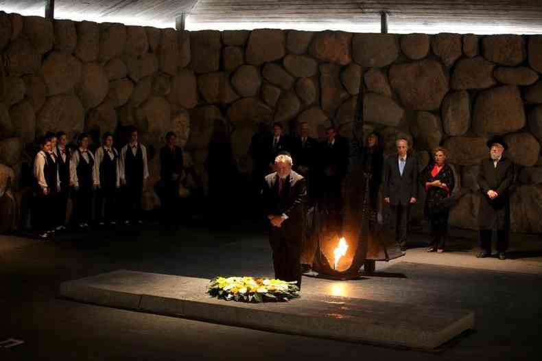 O presidente Luiz Incio Lula da Silva presta homenagem no Museu do Holocausto, em Jerusalm, em 16 de maro de 2010