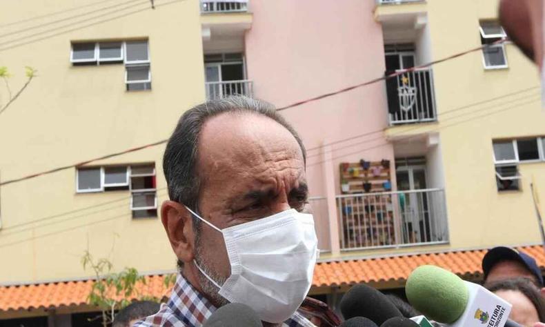 O prefeito de Belo Horizonte, Alexandre Kalil (PSD), visita as obras do Conjunto Habitacional Santa Lcia, da Vila Bandeirantes e de encostas da rua Flavita Bretas.