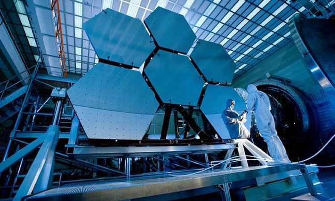 Espelhos do telescópio espacial James Webb (JWST): previsão de lançamento em 2018 e capacidade de detectar as condições atmosféricas dos planetas fora do sistema solar.(foto: NASA) Espelhos do telescópio espacial James Webb (JWST): previsão de lançamento em 2018 e capacidade de detectar as condições atmosféricas dos planetas fora do sistema solar.(foto: NASA)