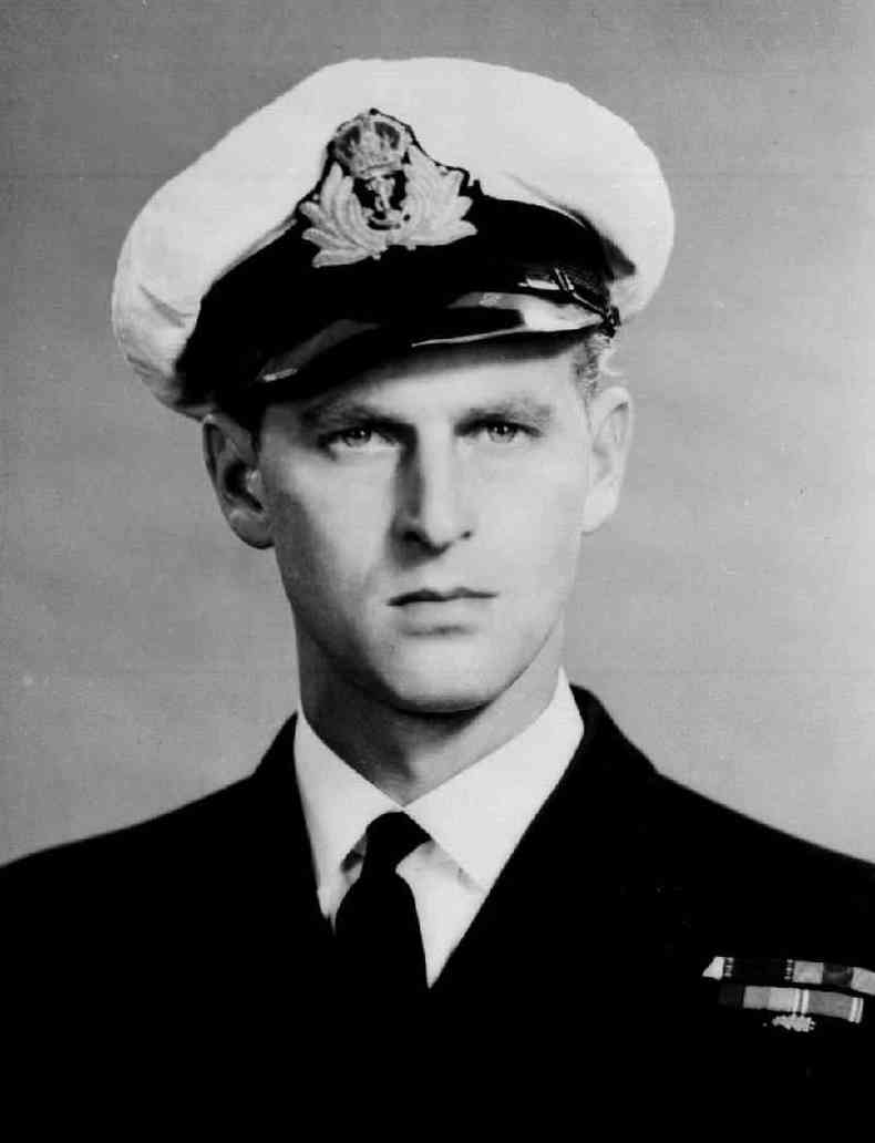 Durante a Segunda Guerra Mundial, o prncipe Philip entrou em ao como aspirante do navio de guerra HMS Valiant. Quando uma frota italiana foi capturada nas proximidades da Grcia, em 1941, Philip estava presente e chegou a ser mencionado em despachos e documentos oficiais(foto: PA)