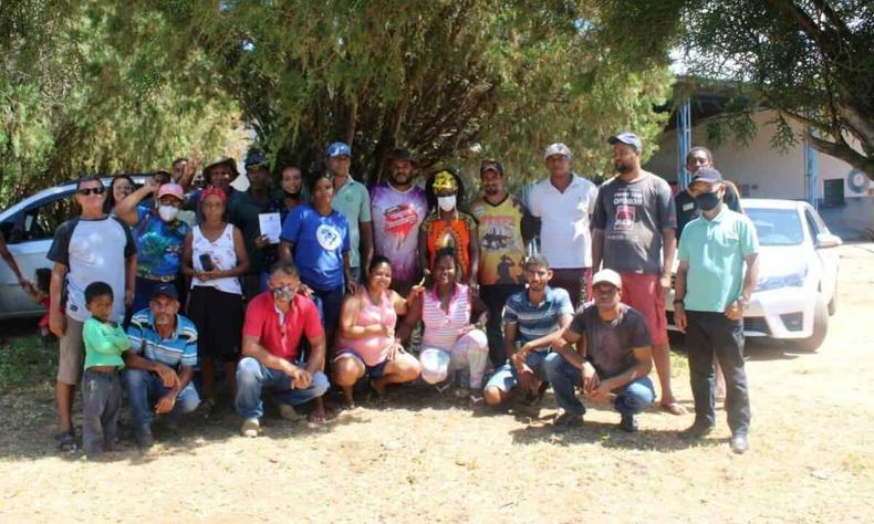 A comunidade prestou solidariedade à deputada Andréia de Jesus(foto: Jhulia Santos/Divulgação) Deputada Andréia de Jesus em meio a moradores das comunidades quilombolas