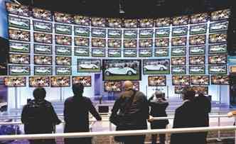 A evoluo das TVs inteligentes, que j foi destaque na CES de 2011, dever mais uma vez atrair a ateno dos mais de 140 mil visitantes esperados para este ano