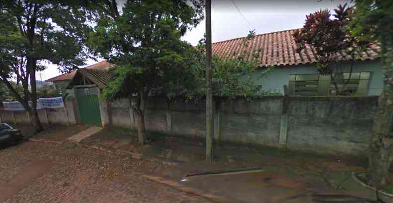 Estudante pulou o muro da escola na manh desta quarta-feira(foto: Reproduo/Google Street View)