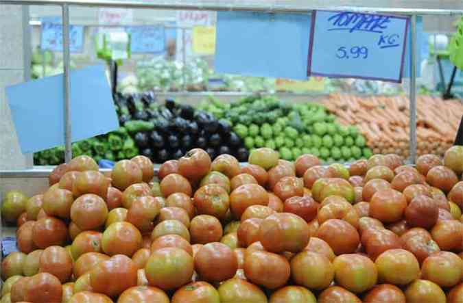 Estiagem impulsionou preo de produtos: tomate ficou 32,85% mais caro (foto: Beto Magalhaes/EM/D.A Press)