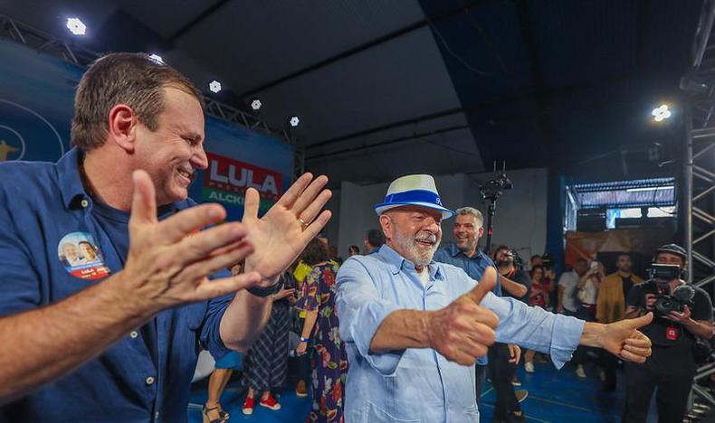 Lula na quadra Portela 
