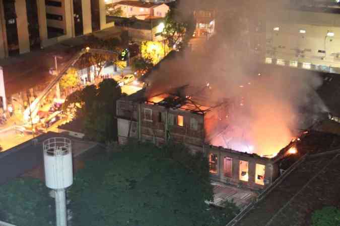 Incndio destri prdio anexo da Santa Casa BH Sidney Lopes/EM/DA Press