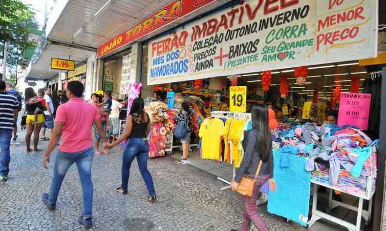 Apesar do otimismo, lojistas reconhecem que o cliente ainda est cauteloso(foto: Ramon Lisboa/EM/D.A Press)