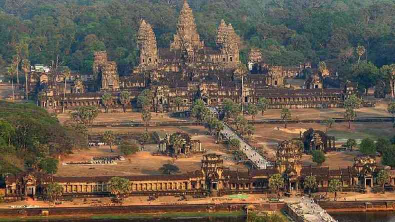 Por abrigarem morcegos, os templos de Angkor Wat tm um grande potencial de espalharem doenas(foto: Getty Images)
