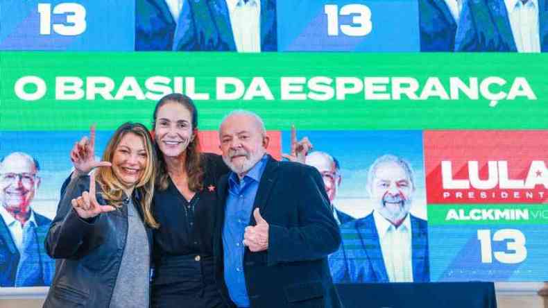 Janja, Isabel e Lula abraados