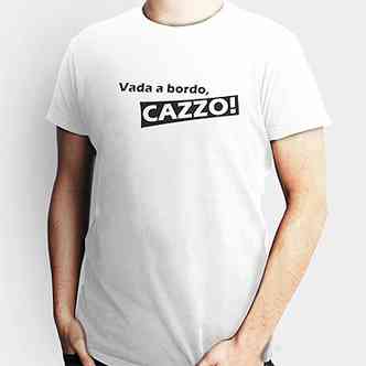 (foto: https://shop.lipsiadesign.com/it/prodotto/97742-vada-a-bordo-cazzo-t-shirt-tsrtmncl-vadaabordo-t-shirt-del-giorno)
