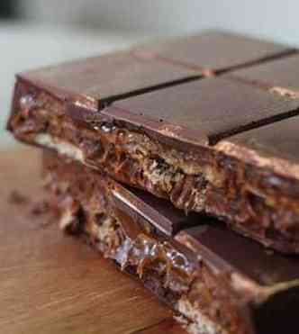 Feita de chocolate 55%, caramelos e biscoito, a barra de um quilo da Ambar est entre os produtos mais vendidos(foto: Helena Avelar/Divulgao)