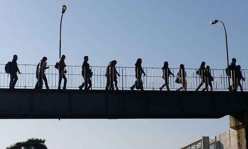 M�nima em Belo Horizonte foi de 14 graus nesta segunda e m�xima deve chegar a 28 graus (foto: Paulo Filgueiras/EM/D.A Press )