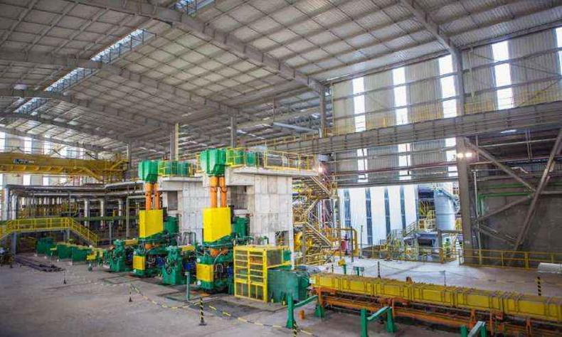 A usina tem outros dois laminadores e uma capacidade instalada de 1,2 milho de toneladas(foto: ArcelorMittal/Divulgao)