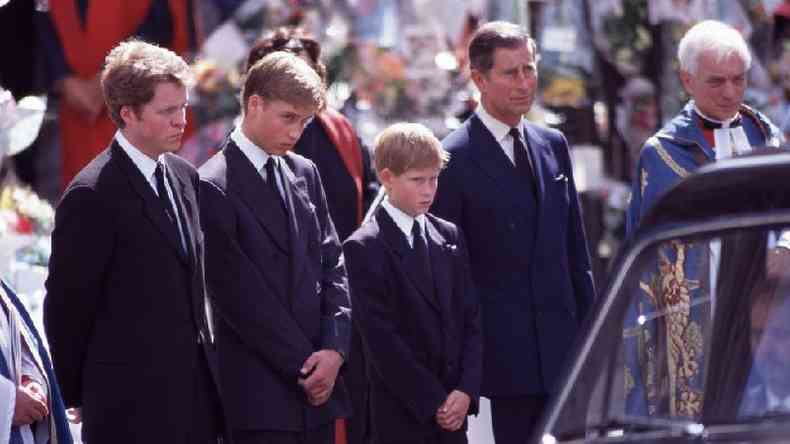 Funeral da princesa Diana foi nove dias antes do 13º aniversário de Harry(foto: BBC)