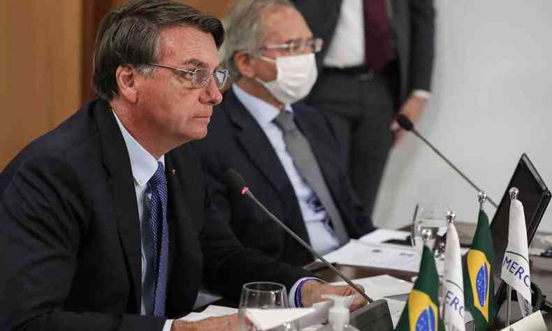 'A gente no pode continuar muito tempo, so R$ 50 bilhes por ms', disse Bolsonaro(foto: Marcos Corra/PR )