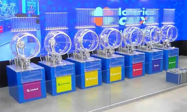 Espaço Loterias Caixa, em São Paulo(foto: Reprodução) Globos de sorteios das loterias
