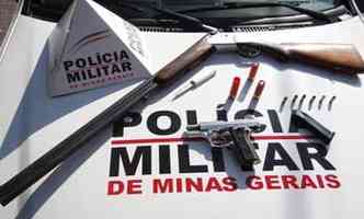 Armas apreendidas com os trs assaltantes que agiram no motel (foto: Divulgao Polcia Militar)