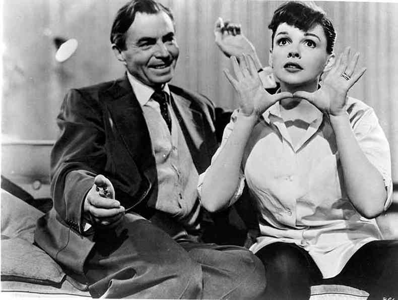 Judy Garland com James Mason no filme Nasce uma estrela(foto: Warner/Divulgao)