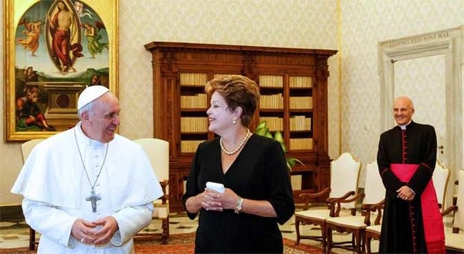 Dilma durante encontro com papa Francisco no Vaticano(foto: AFP PHOTO / Roberto Stuckert Filho )