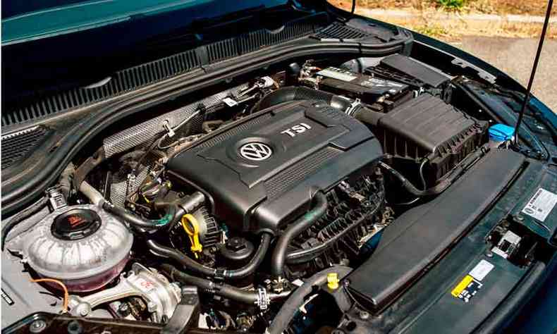 Motor 2.0 turbo a gasolina desenvolve 230cv e 35,7kgfm de torque, garantindo bom desempenho(foto: Fotos: Jorge Lopes/EM/D.A Press e Enio Greco/EM/D.A Press)