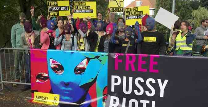 Na Holanda, ocorreram protestos de apoio ao Pussy Riot em frente da embaixada da Rssia(foto: AFP PHOTO/ANP LEX VAN LIESHOUT )