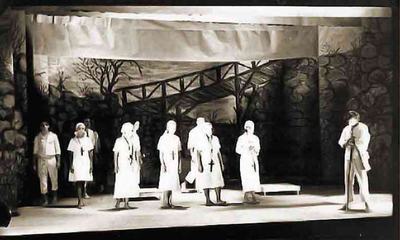 Em 1971, o teatro recebeu o espetculo Morte e vida severina, primeira montagem do grupo de teatro do Conselho de Arte de Sabar(foto: Arquivo pessoal/Divulgao)