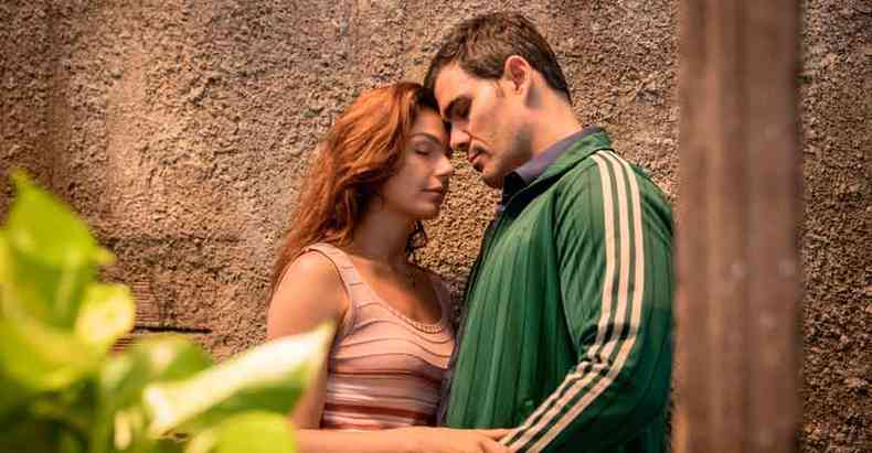 Magno (Juliano Cazarr) e Betina (Isis Valverde) vivem romance intenso em Amor de me(foto: Joo Cotta/Globo)