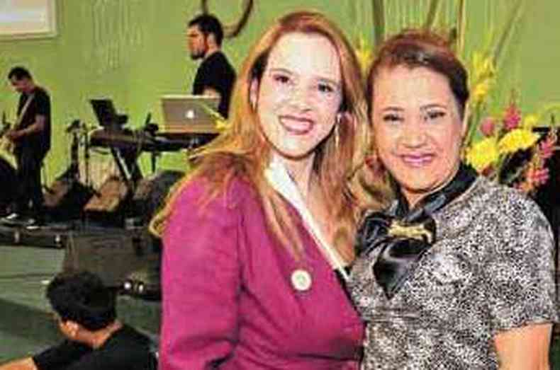 Quem sopra velas amanh  Lorenza Lacerda, na foto com a pastora Mrcia Resende(foto: Marcia Werneck/Divulgacao)