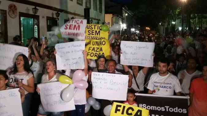 Manifestantes reivindicam permanncia da Samarco em MarianaJair Amaral e Valquiria Lopes/EM/D.A Press