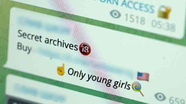 Captura de tela de dentro de um canal do Telegram diz 'Arquivos Secretos 18' e 'Somente meninas'