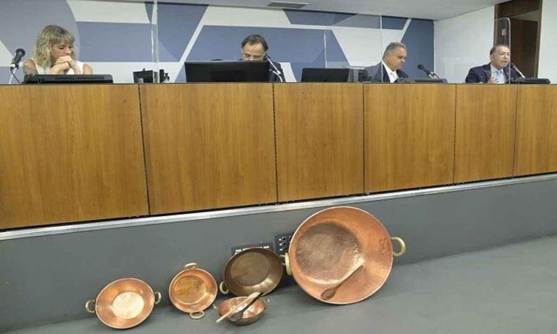 Comiss�o Extraordin�ria de Turismo e Gastronomia e tachos de cobre